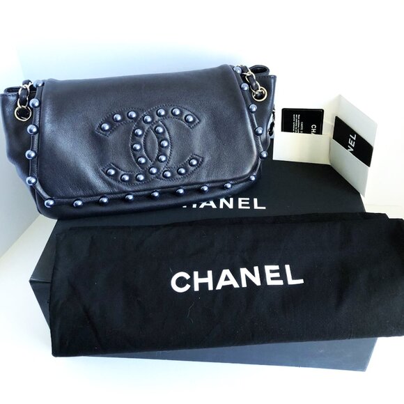 Chanel Pearl Obsession Flap Bag in Navy Blue - Picture 1 of 14